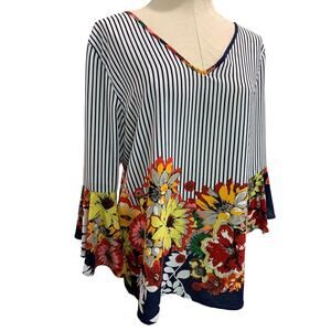 Medium Cherish Popover V-Neck Blouse Floral Striped Shirt